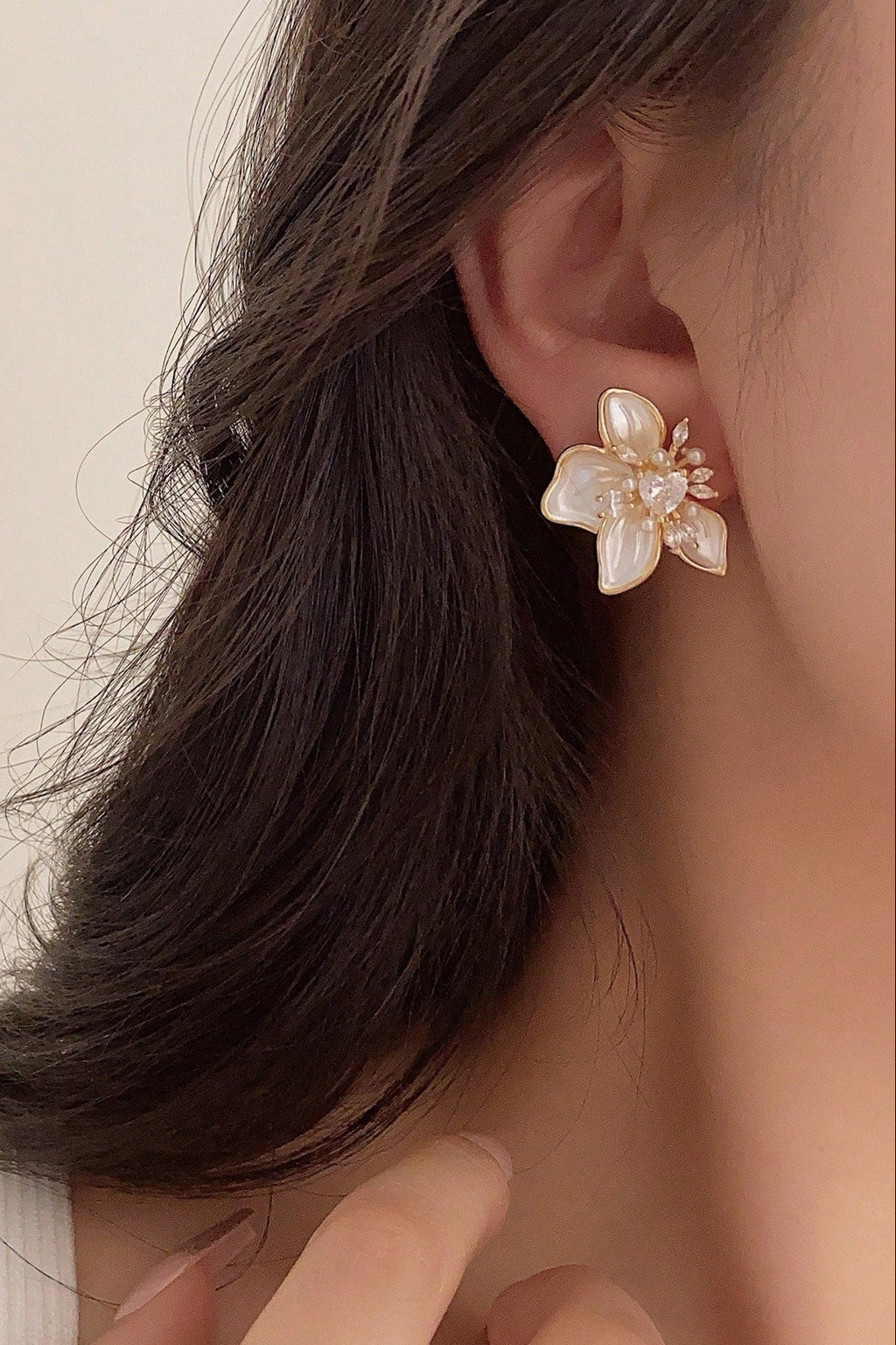 Gold Tone Mother of Pearl Flower Stud Earrings Heart CZ Pearl Accent Elegant Bridal Jewelry