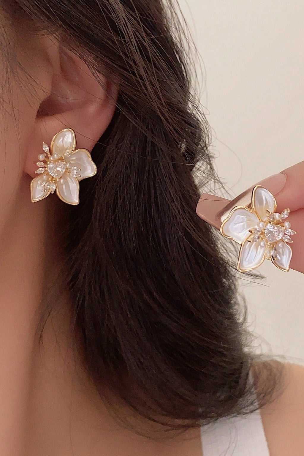 Gold Tone Mother of Pearl Flower Stud Earrings Heart CZ Pearl Accent Elegant Bridal Jewelry