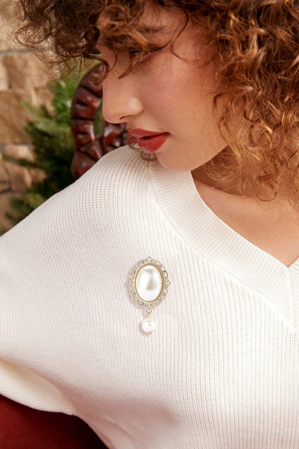 Vintage Gold Lace Oval Pearl Brooch Dangling Pearl Drop Retro Cameo Style Lapel Pin
