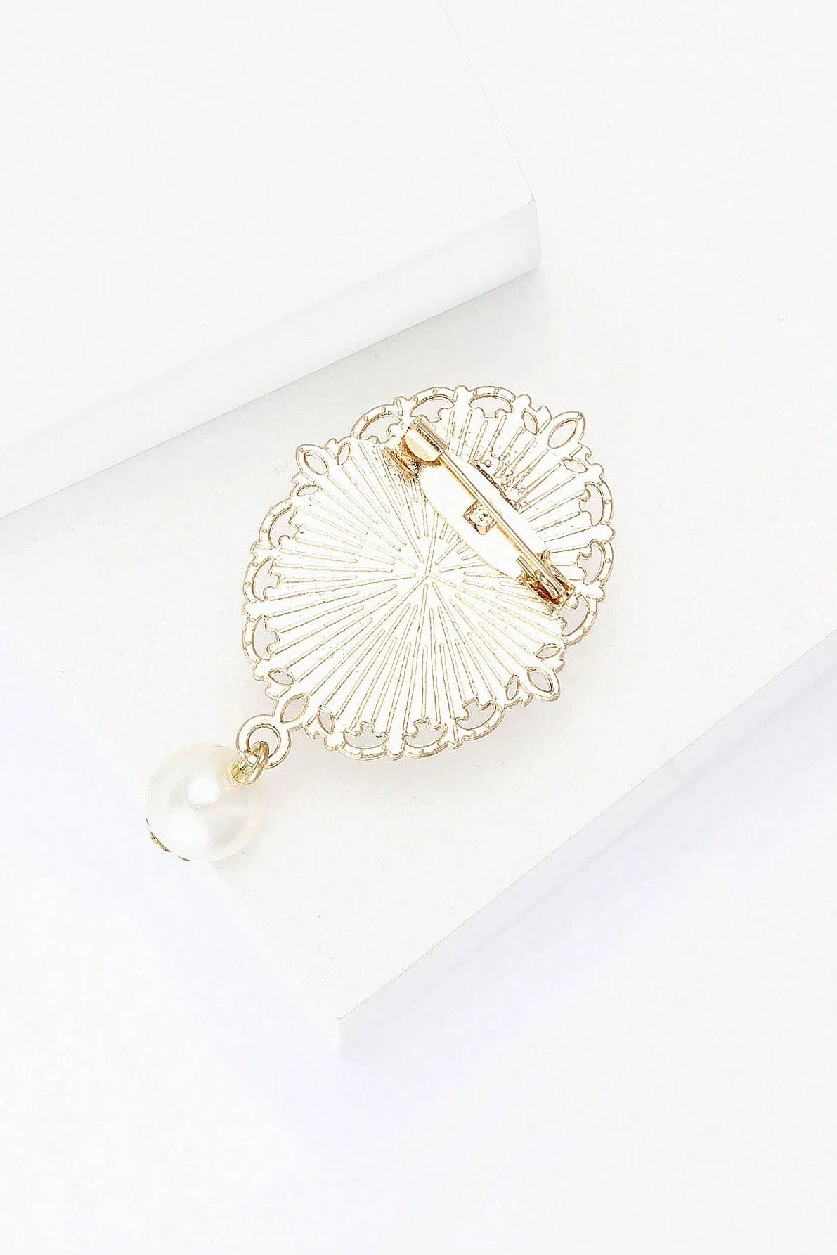 Vintage Gold Lace Oval Pearl Brooch Dangling Pearl Drop Retro Cameo Style Lapel Pin
