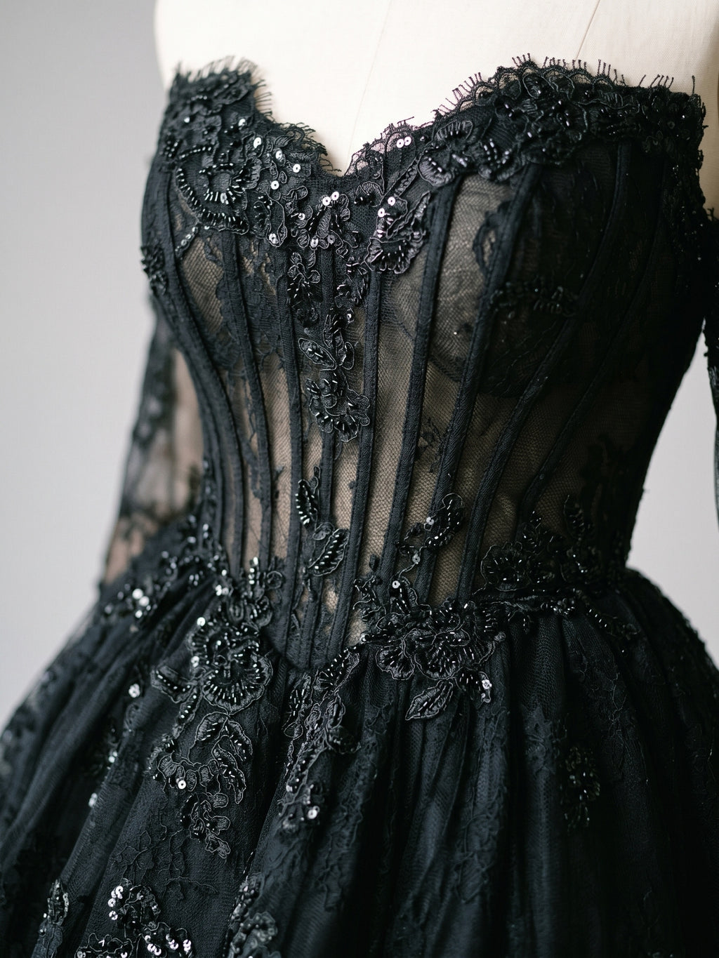 Black Lace A-Line Sweetheart Short Homecoming Dress with Sequins