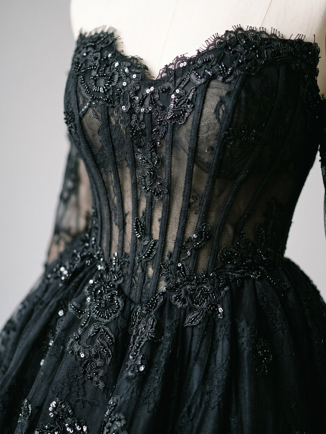 Black Lace A-Line Sweetheart Short Homecoming Dress with Sequins
