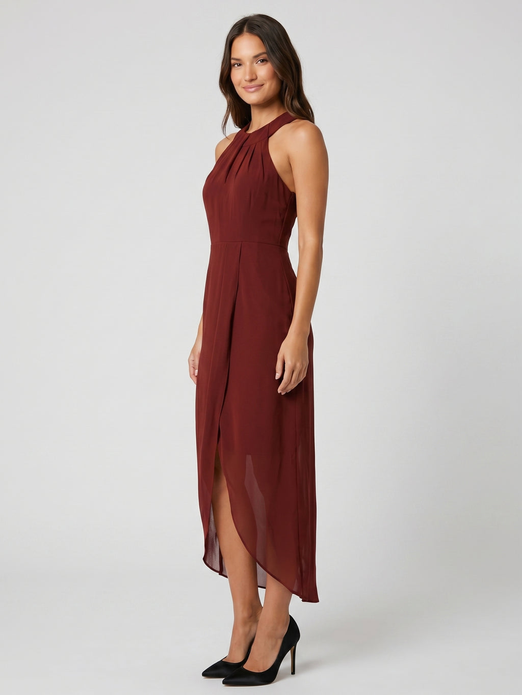 Burgundy Chiffon Sheath Halter Back Zip Knee-Length Bridesmaid Dress with Pleats