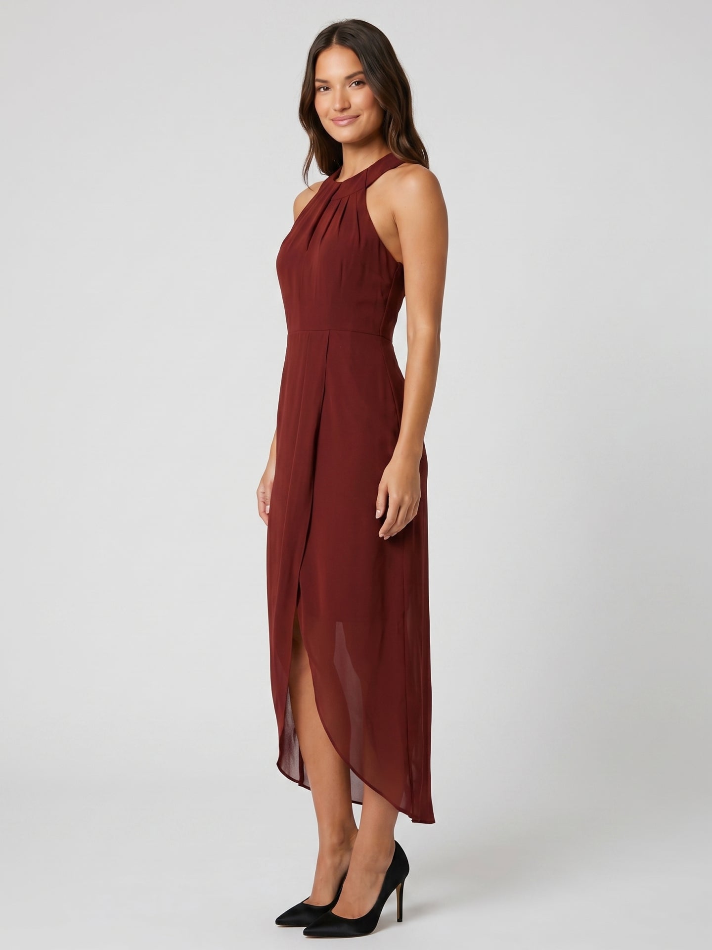 Burgundy Chiffon Sheath Halter Back Zip Knee-Length Bridesmaid Dress with Pleats