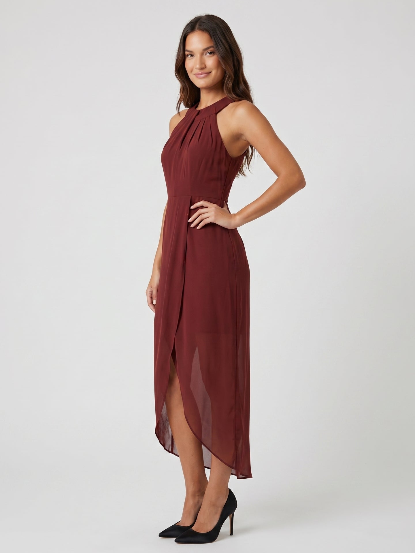 Burgundy Chiffon Sheath Halter Back Zip Knee-Length Bridesmaid Dress with Pleats