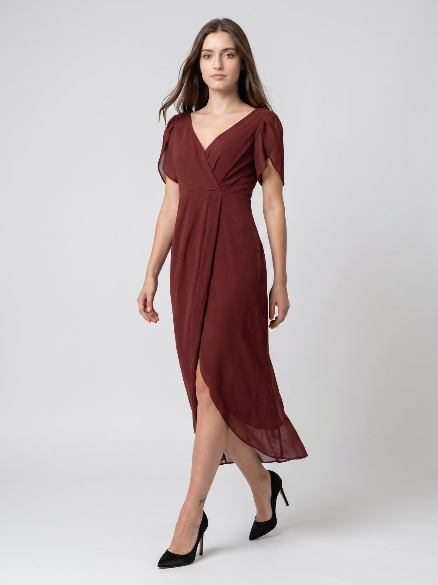 Burgundy Chiffon Sheath V-Neck Back Zip Knee-Length Bridesmaid Dress with Pleats