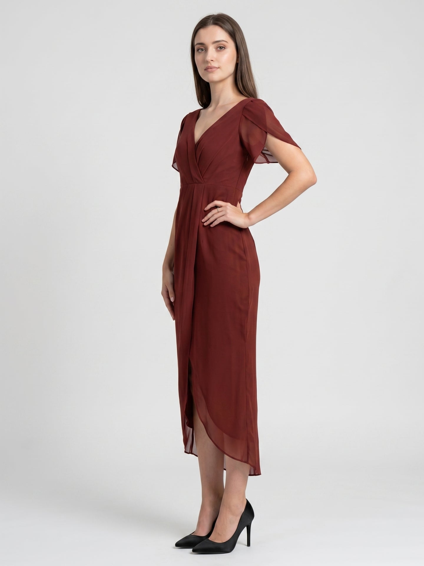 Burgundy Chiffon Sheath V-Neck Back Zip Knee-Length Bridesmaid Dress with Pleats