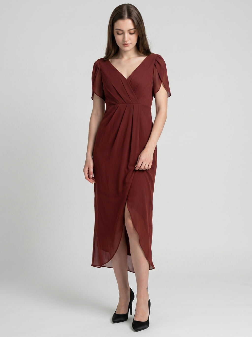 Burgundy Chiffon Sheath V-Neck Back Zip Knee-Length Bridesmaid Dress with Pleats