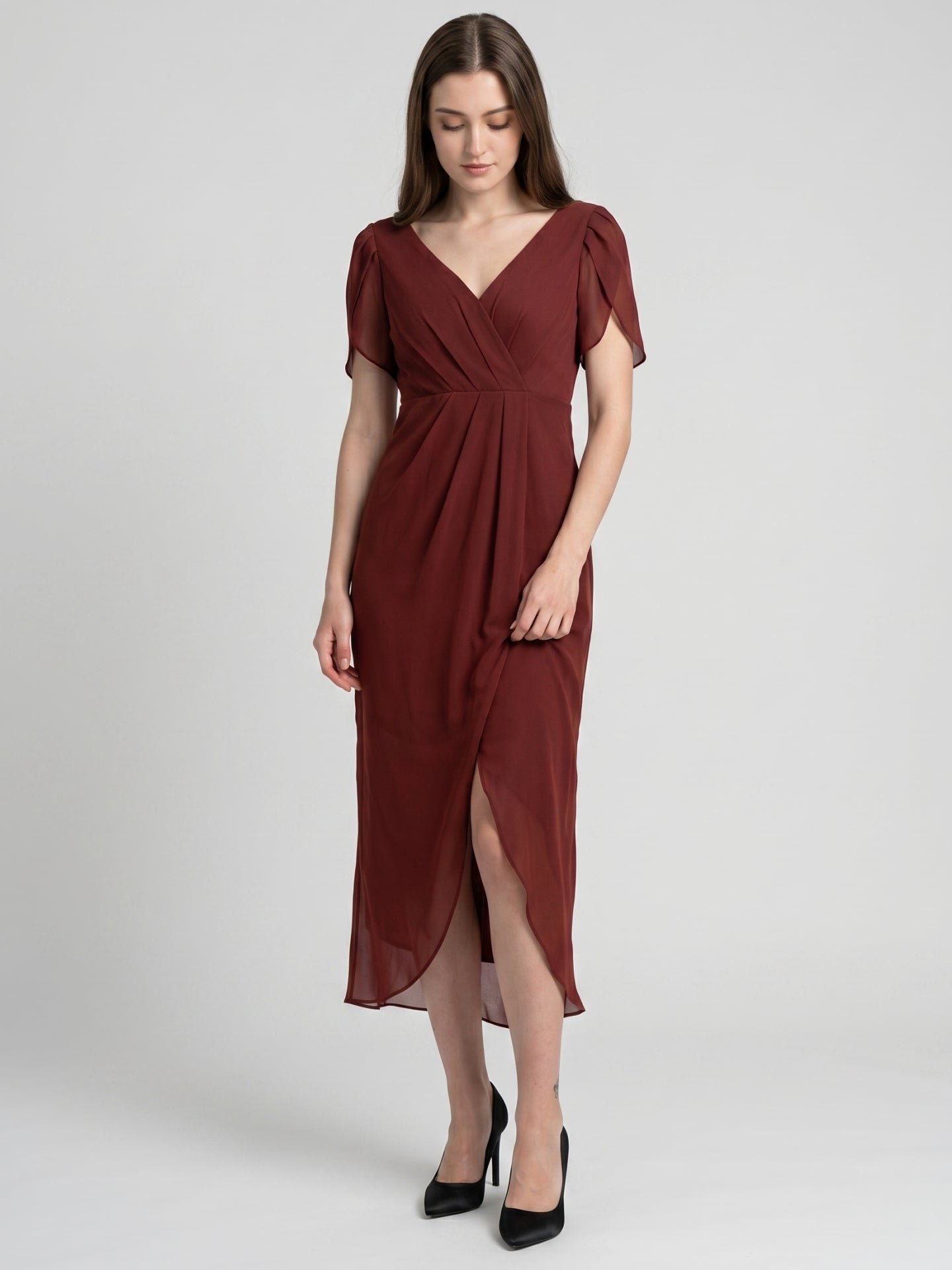Burgundy Chiffon Sheath V-Neck Back Zip Knee-Length Bridesmaid Dress with Pleats
