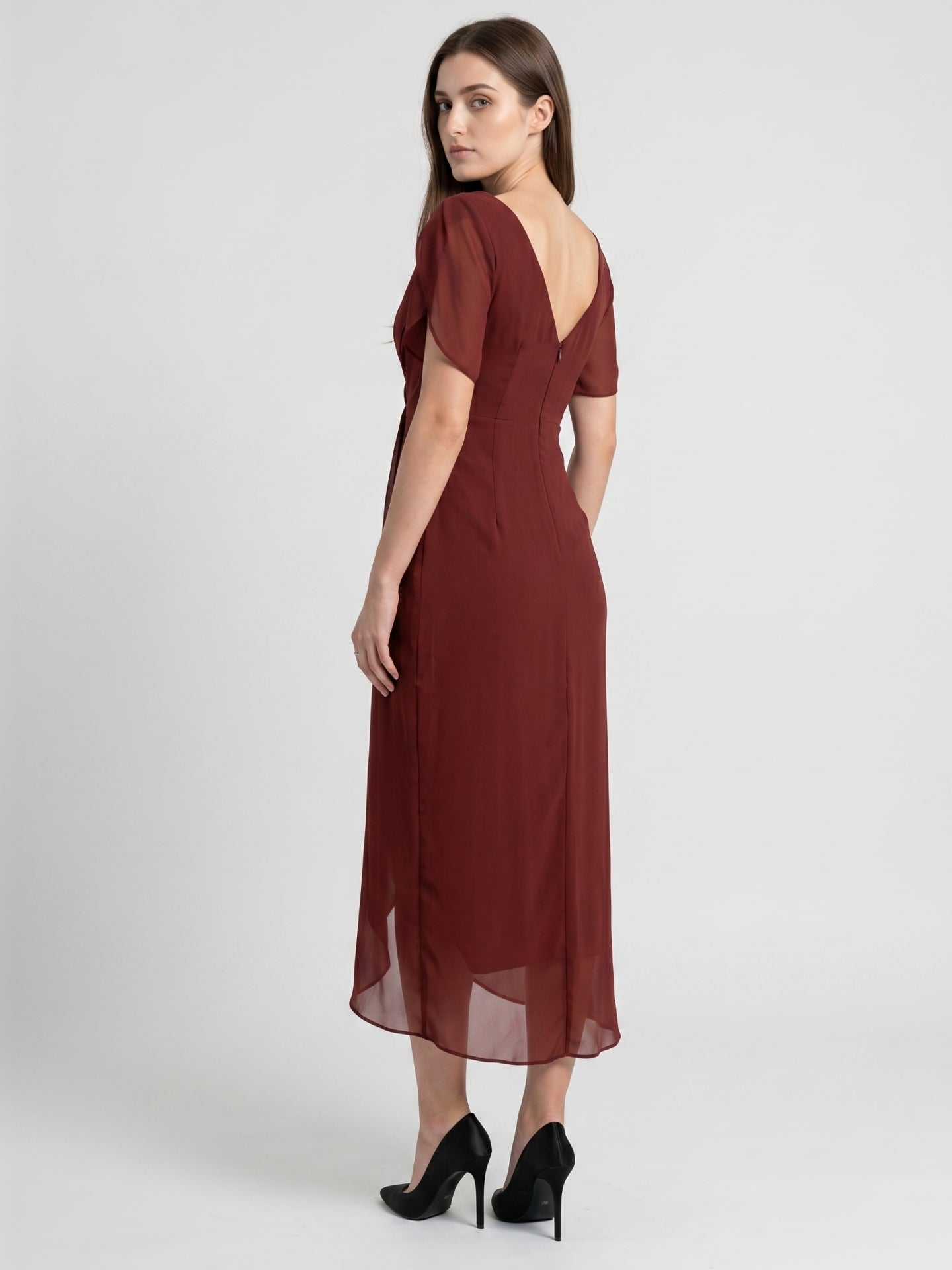 Burgundy Chiffon Sheath V-Neck Back Zip Knee-Length Bridesmaid Dress with Pleats