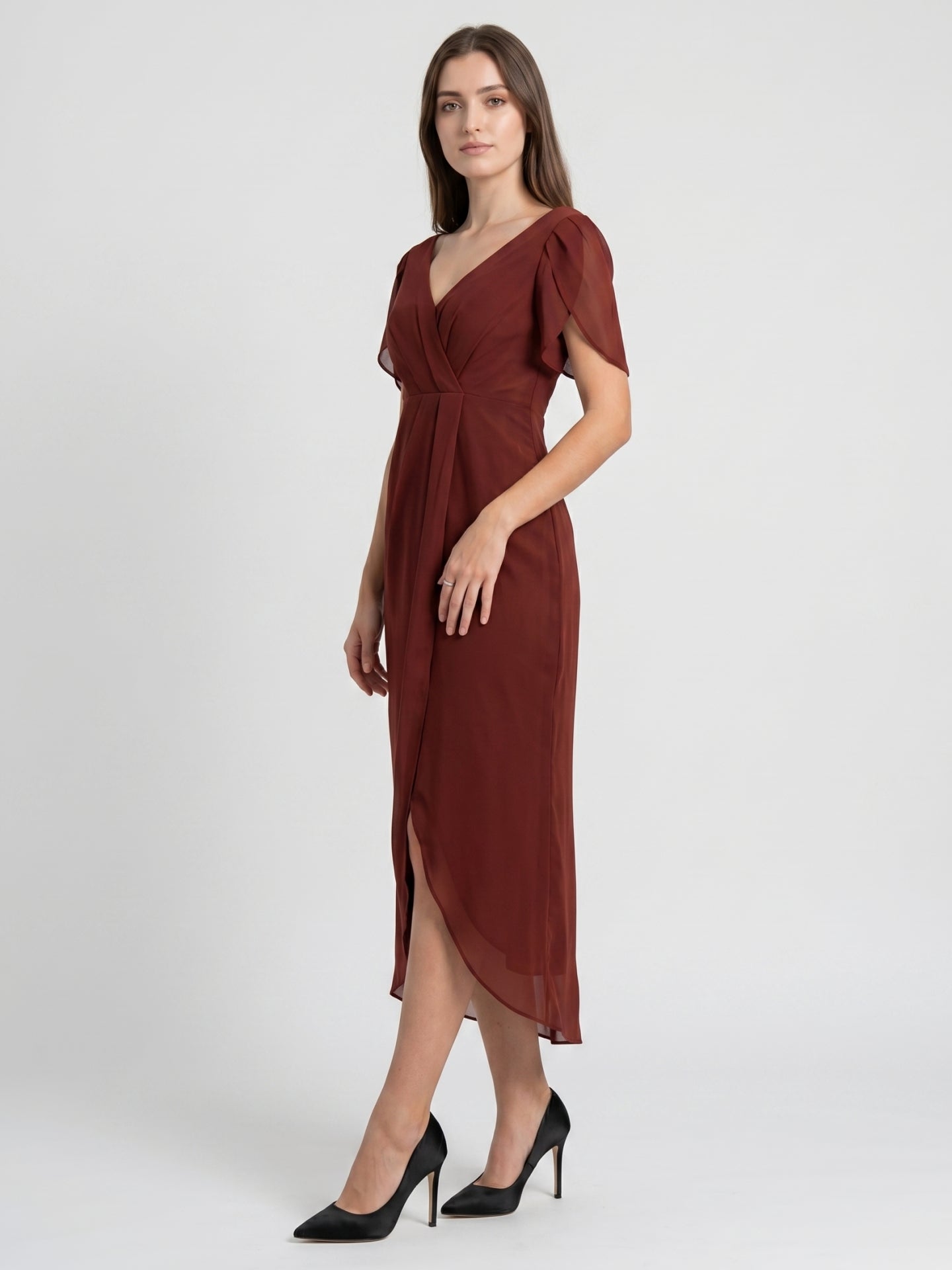 Burgundy Chiffon Sheath V-Neck Back Zip Knee-Length Bridesmaid Dress with Pleats