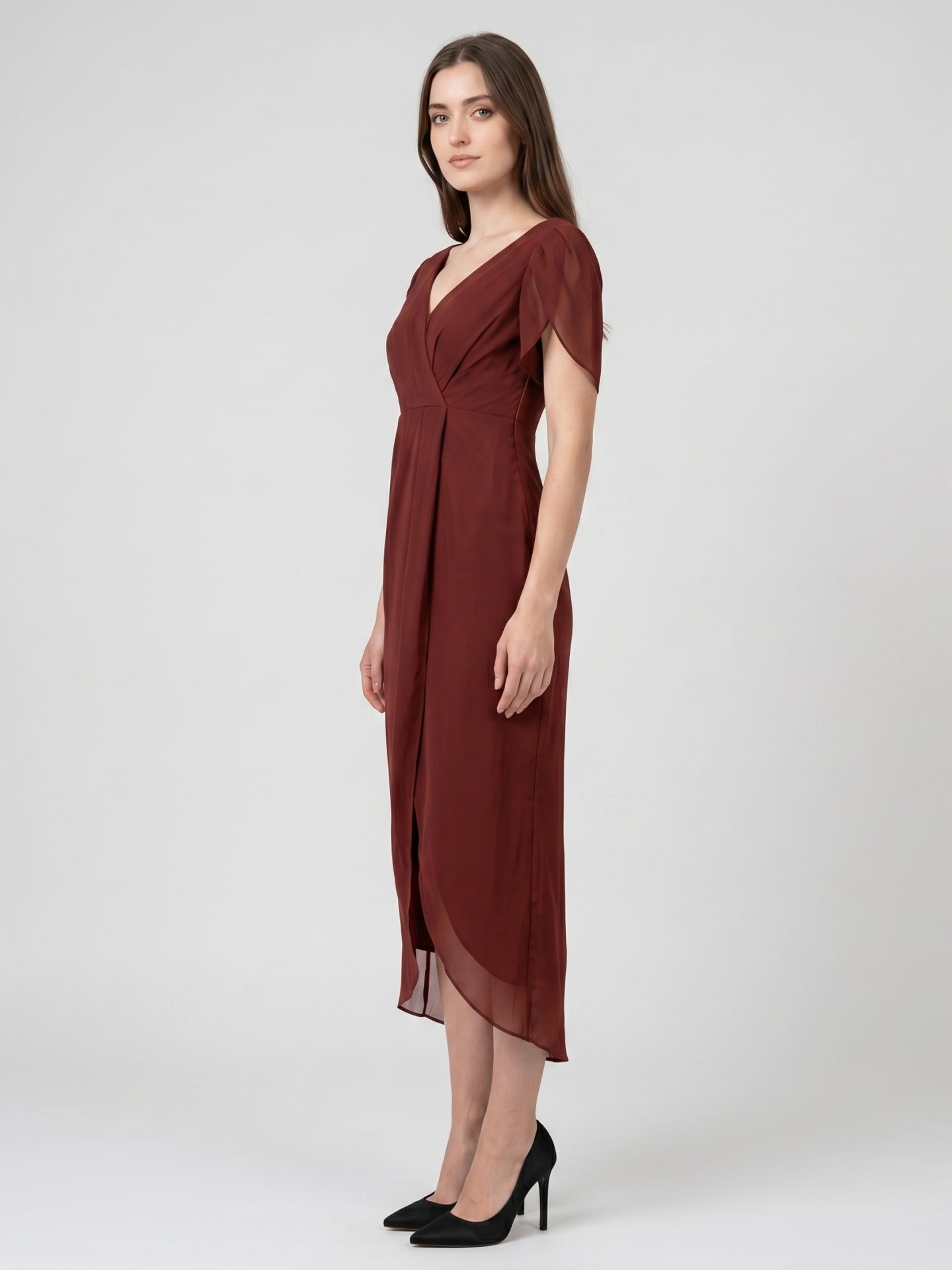 Burgundy Chiffon Sheath V-Neck Back Zip Knee-Length Bridesmaid Dress with Pleats