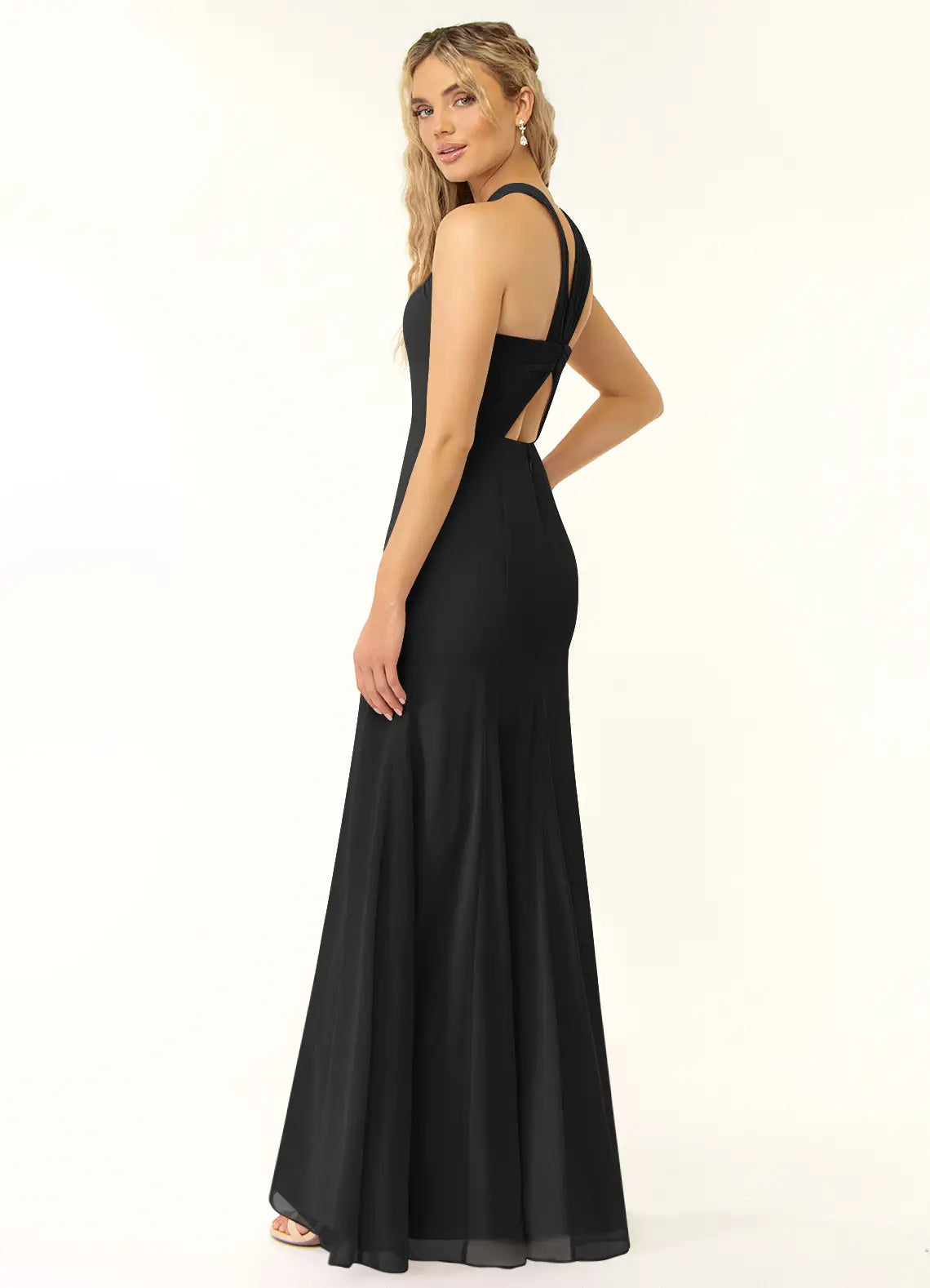 Elegant-slim-fit-crisscross-halter-neck-sleeveless-open-back-floor-length-bridesmaid-dress-with-high-slit