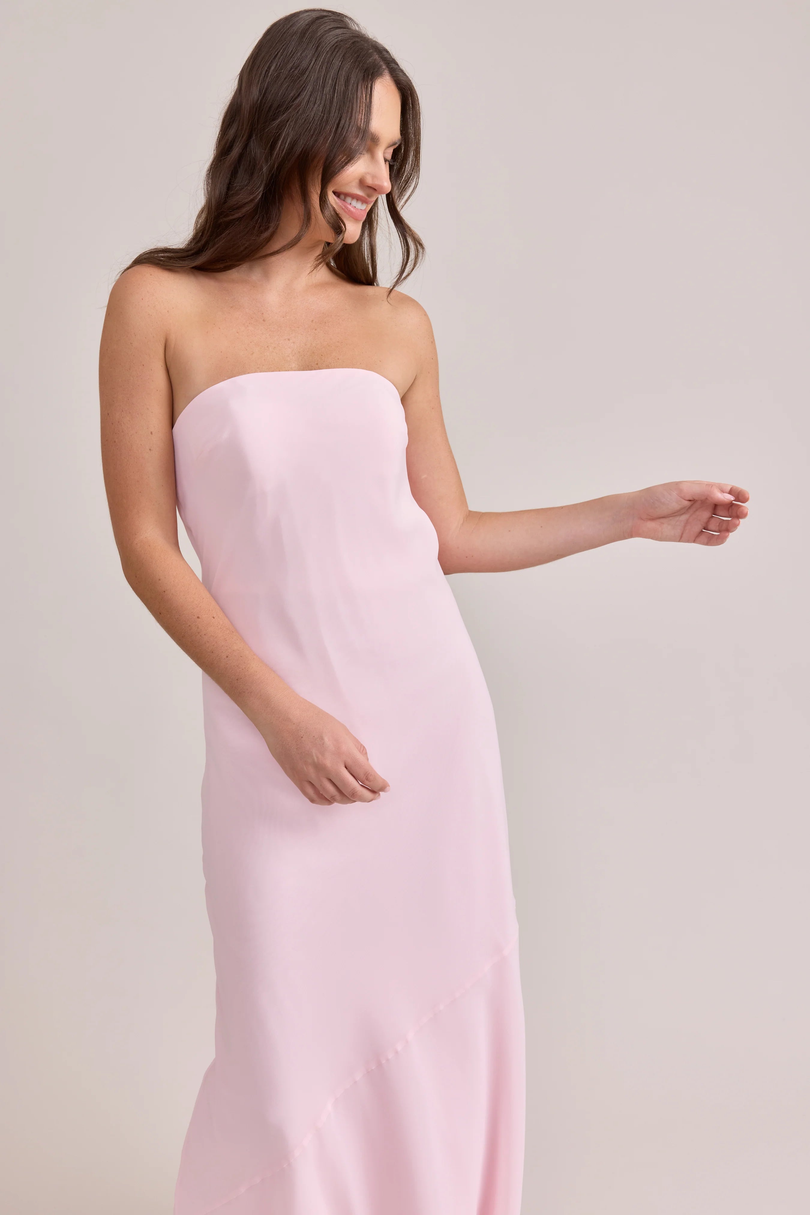 Elegant Slim-fit Strapless Cutout Back Floor-length Flowy Pink Bridesmaid Dress