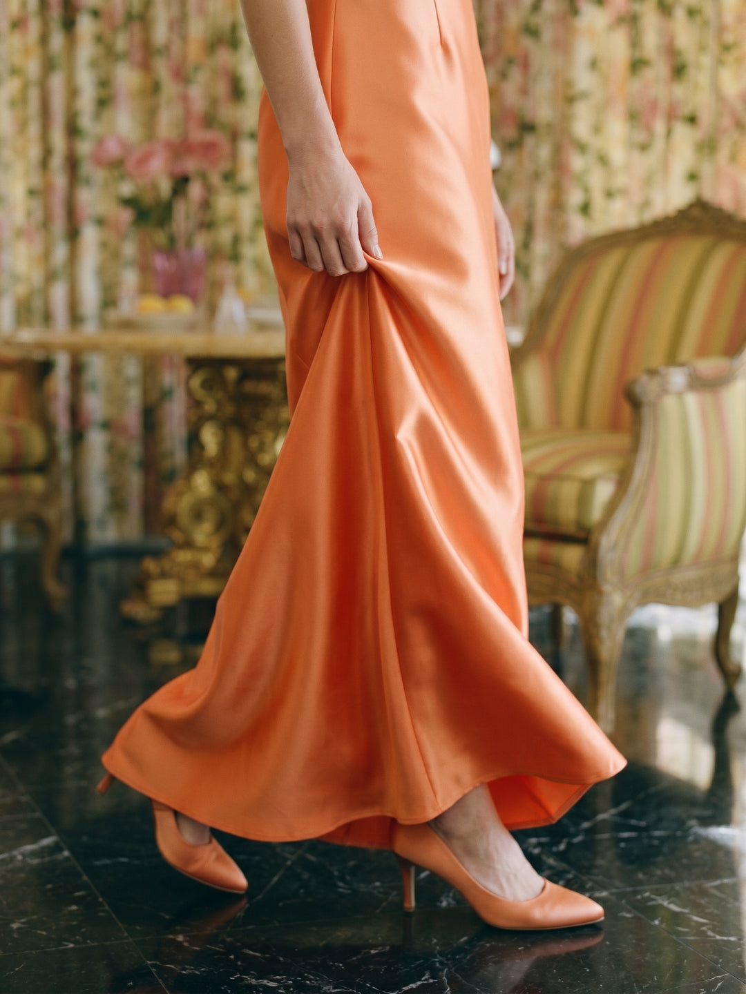 Refined Orange Satin Sheath Square Neck Backless Floor-Length Bridesmaid Dress with Bow