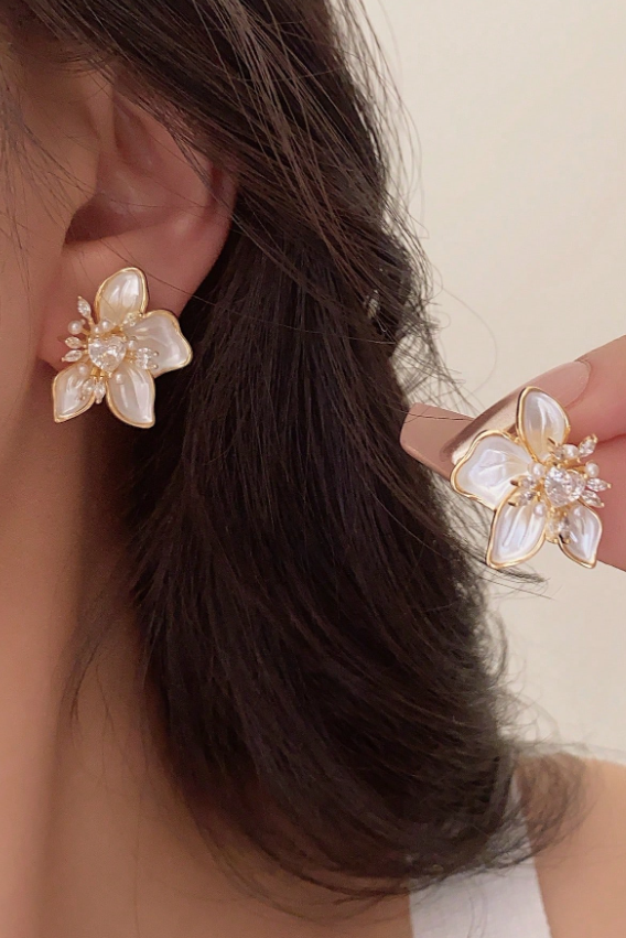Gold Tone Mother of Pearl Flower Stud Earrings Heart CZ Pearl Accent Elegant Bridal Jewelry