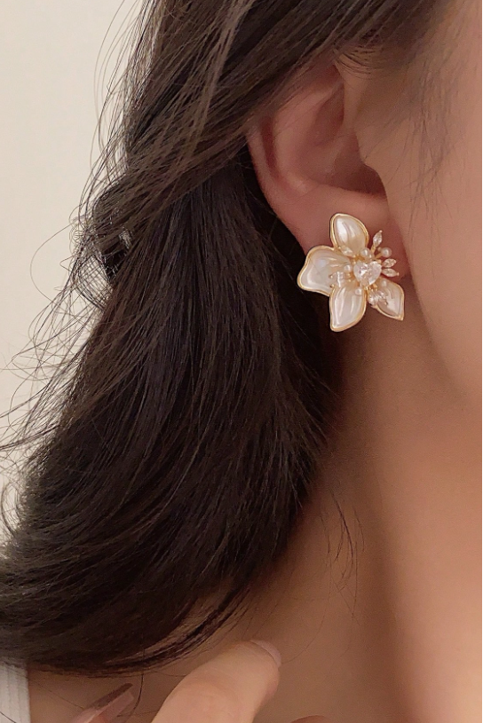 Gold Tone Mother of Pearl Flower Stud Earrings Heart CZ Pearl Accent Elegant Bridal Jewelry