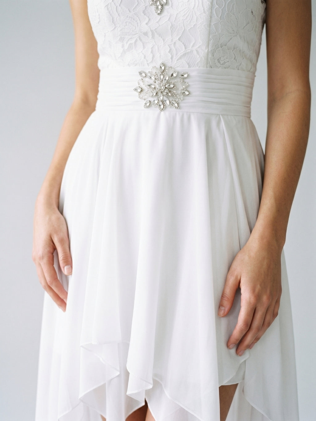 White Chiffon A-Line Sweetheart Backless Short Homecoming Dress with Beading