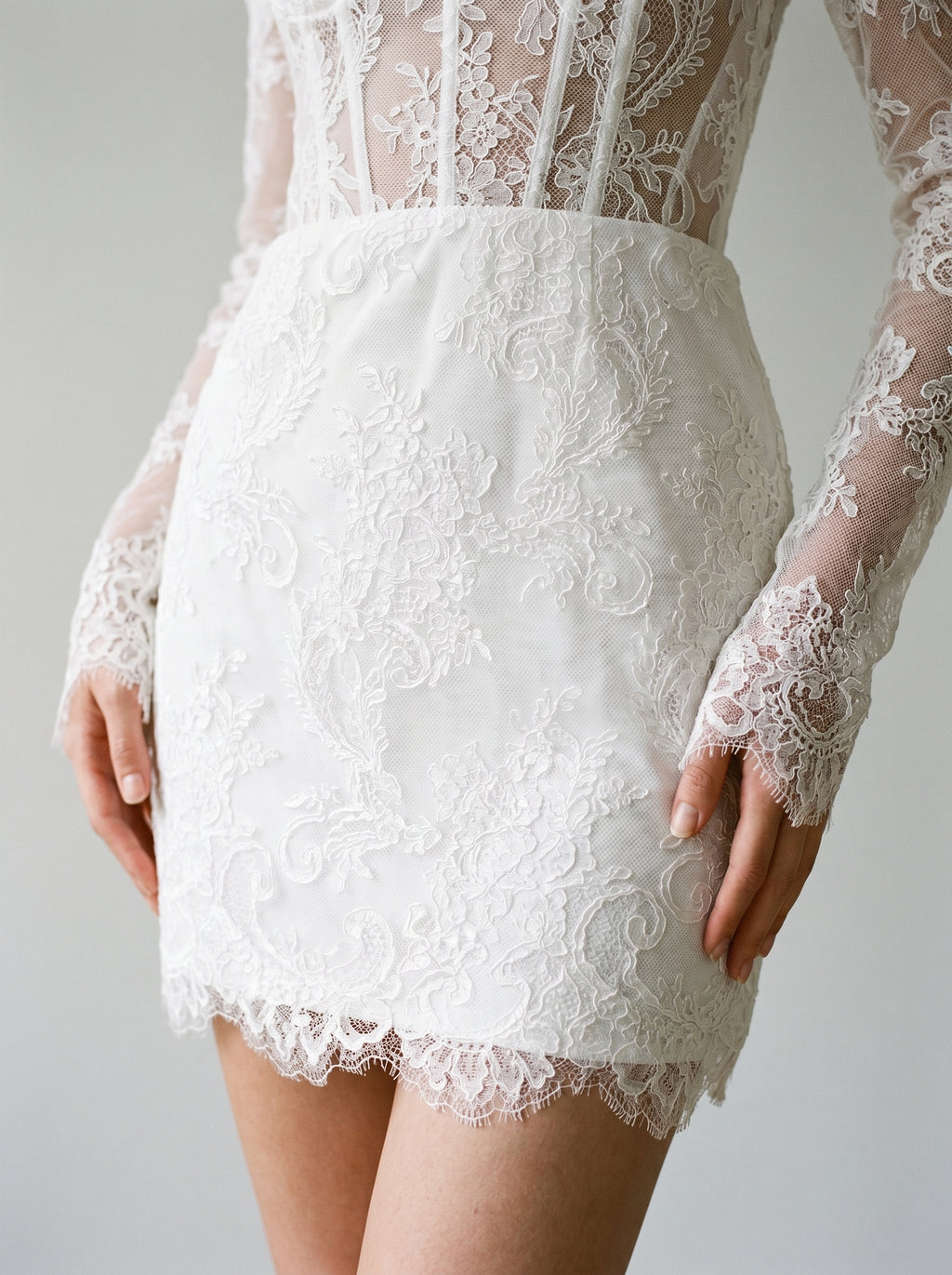 White Lace Column Sweetheart Illusion Mini Homecoming Dress