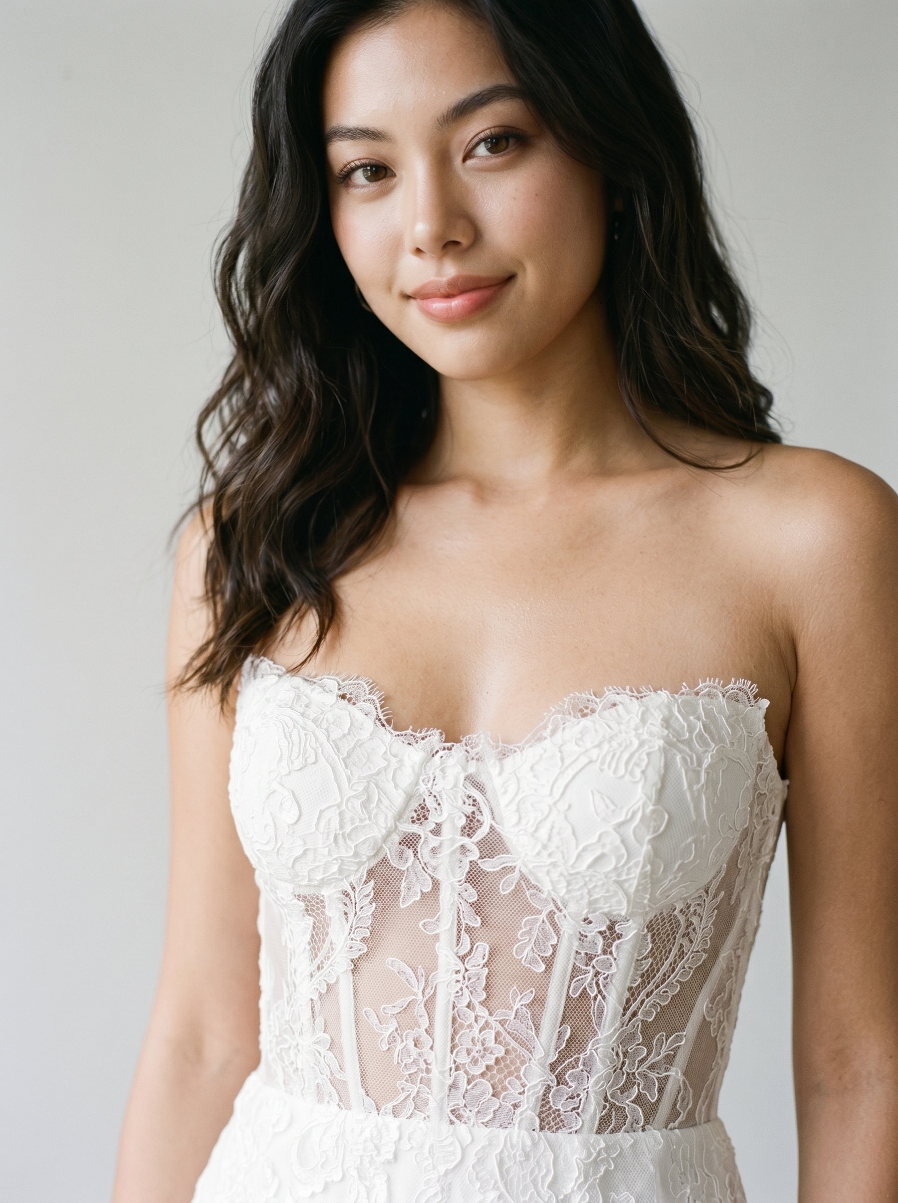 White Lace Column Sweetheart Illusion Mini Homecoming Dress