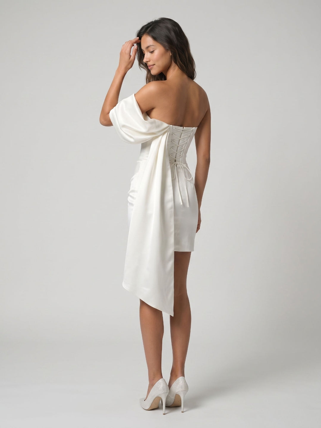 White Satin Column Sweetheart Backless Short Homecoming Dress with Pleating