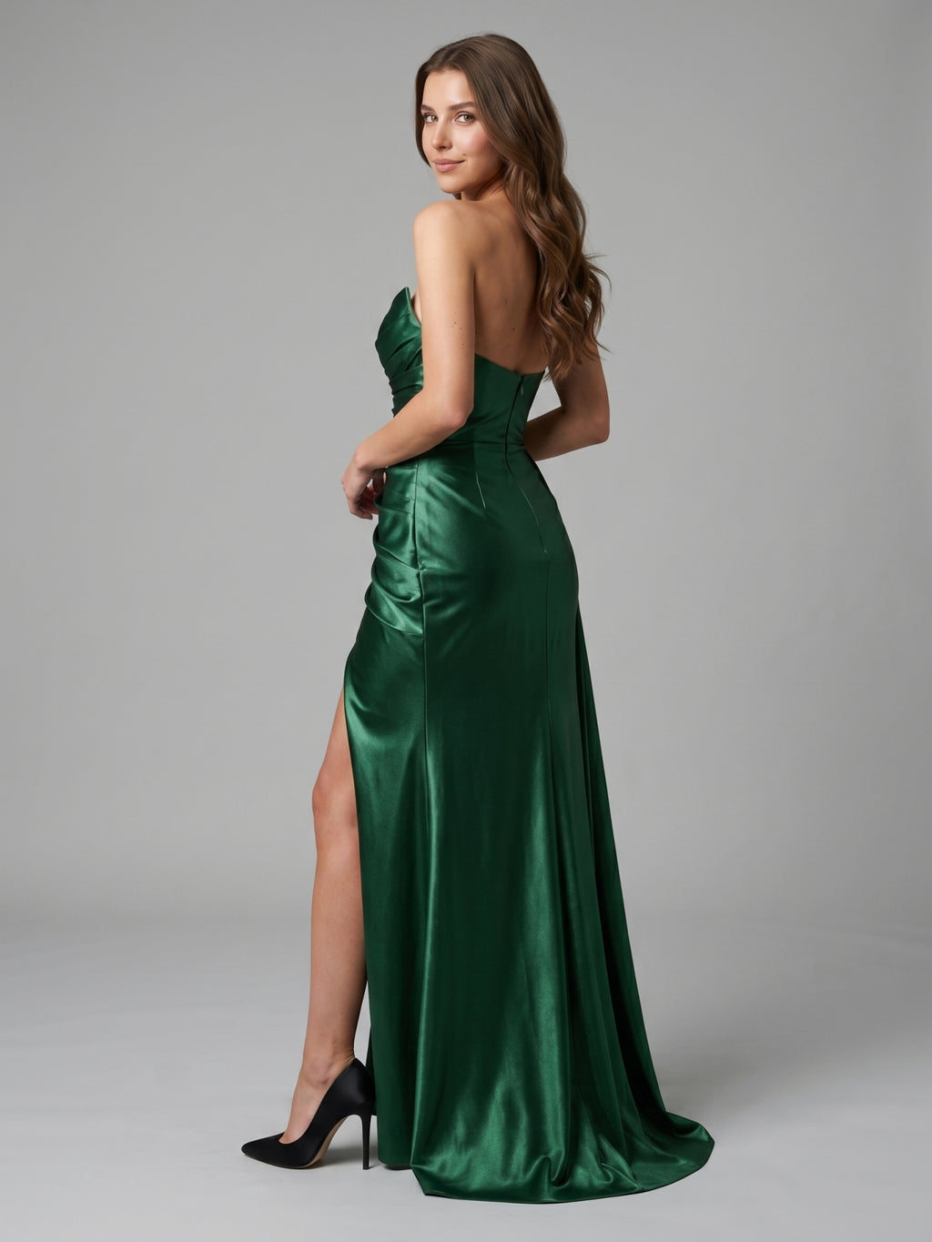 Emerald Satin Trumpet V-Neck Backless Floor-Length Pleated Bridesmaid Dress
