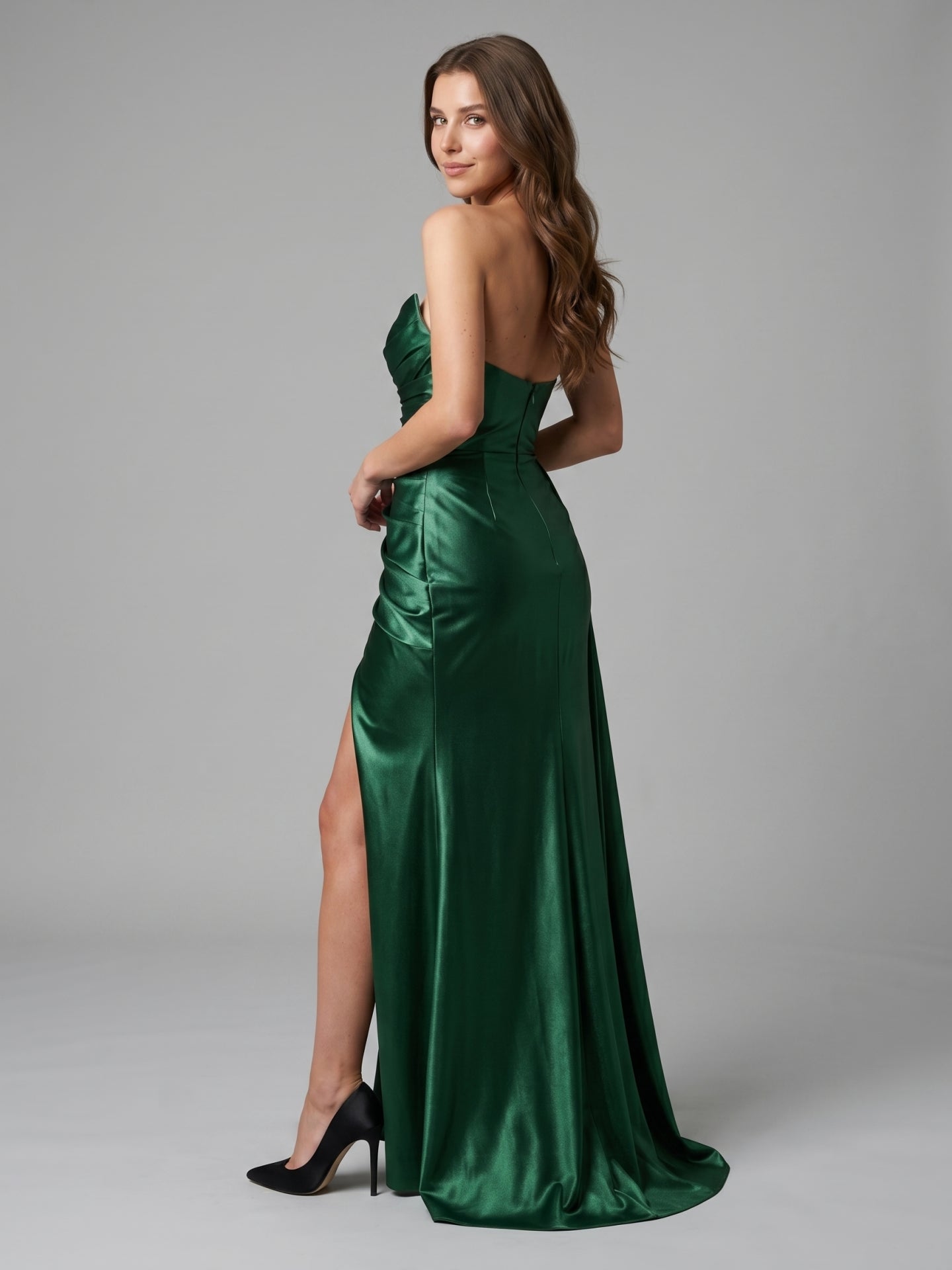 Emerald Satin Trumpet V-Neck Backless Floor-Length Pleated Bridesmaid Dress